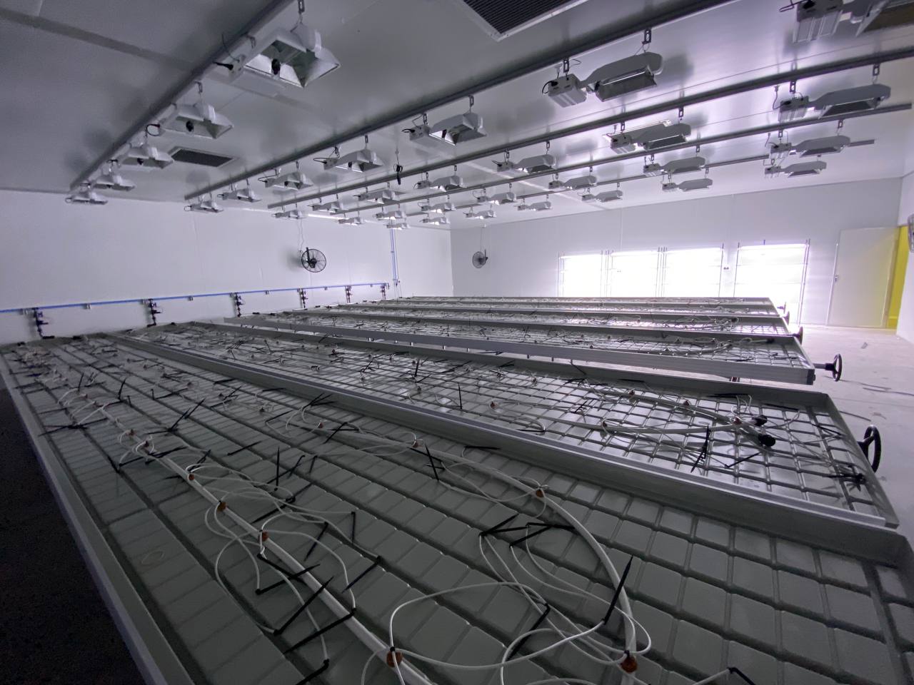 Greenhouse bench system