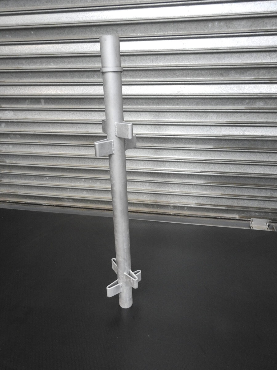 Aluminium trussing vertical support with adjustable clamp, used for event rigging and structural frameworks in professional production setups.