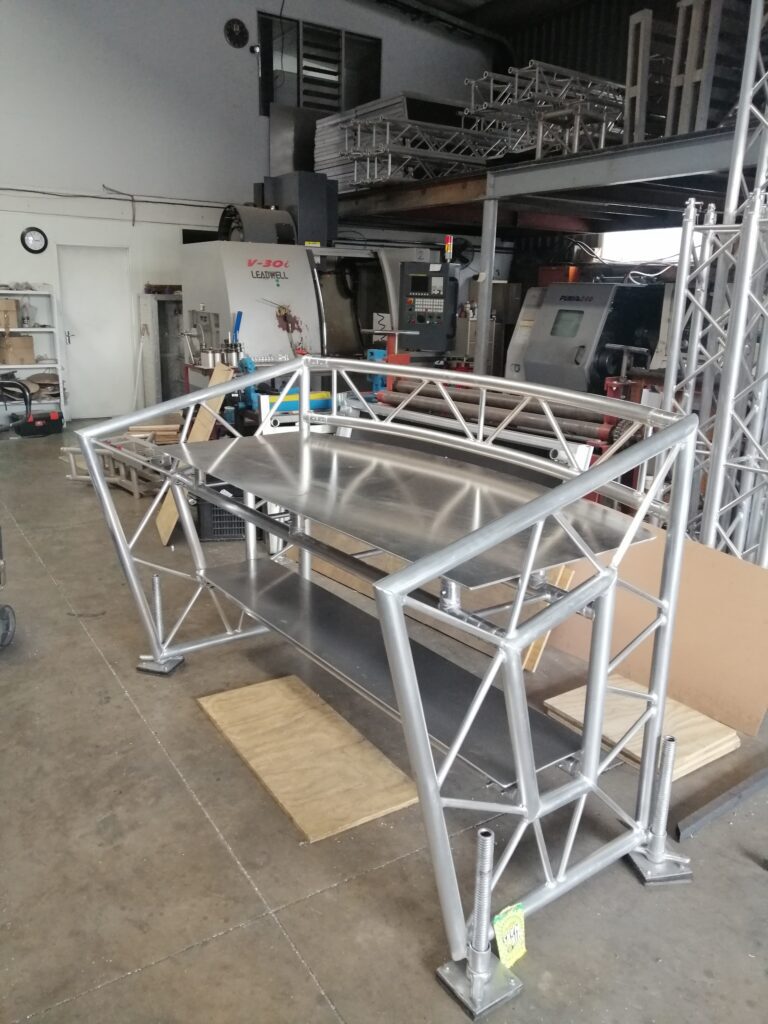 Aluminium trussing structure with a rectangular base, designed for event staging and rigging, featuring interconnected triangular sections for stabili.
